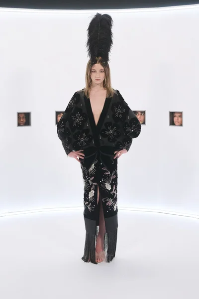 Look 28
